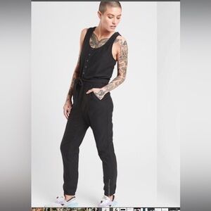 Athleta Black Farallon sleeveless jogger jumpsuit. Sz 12 Snap front, thick/soft.
